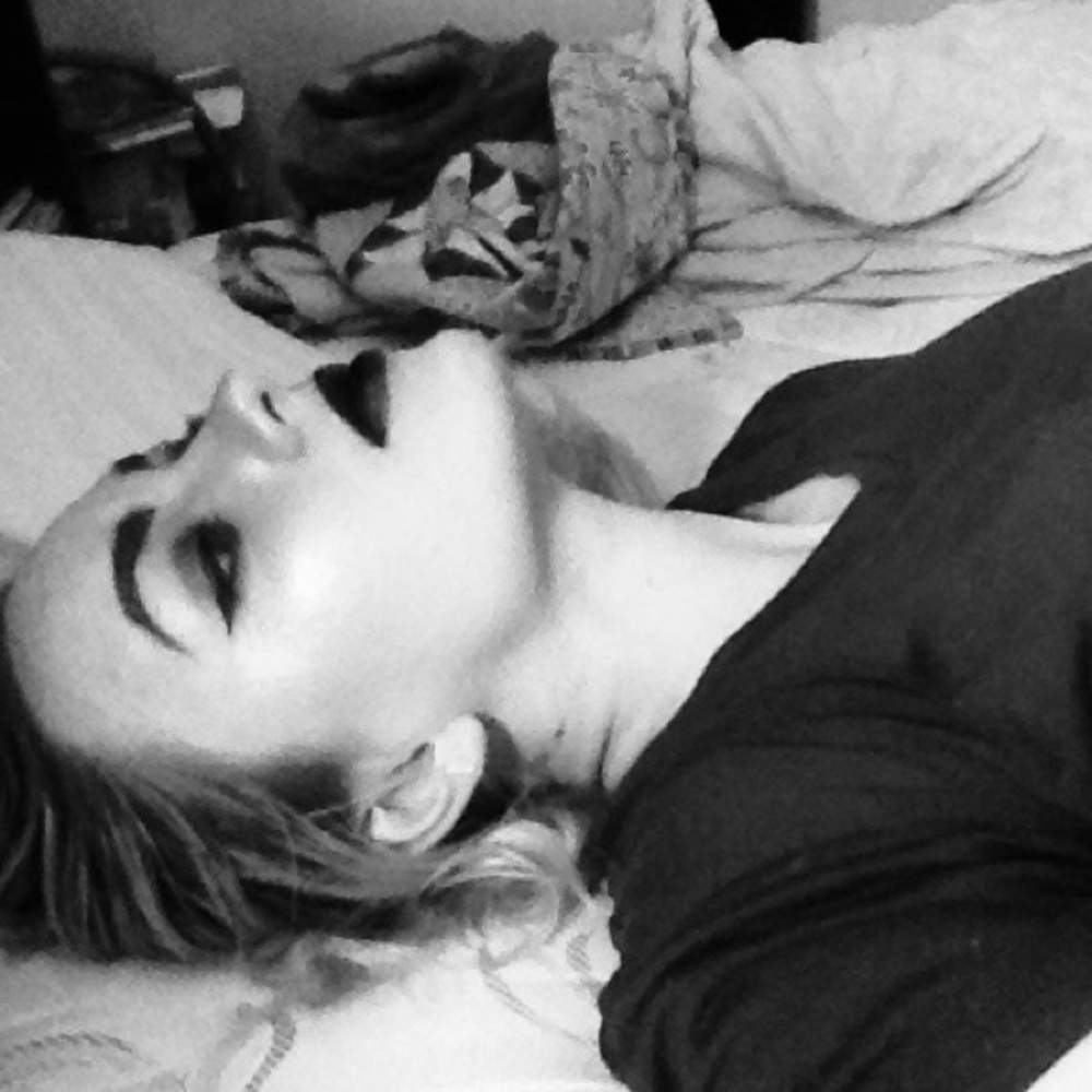 ✨ Meet Your Posher, Rae ✨ - Picture 3 of 4